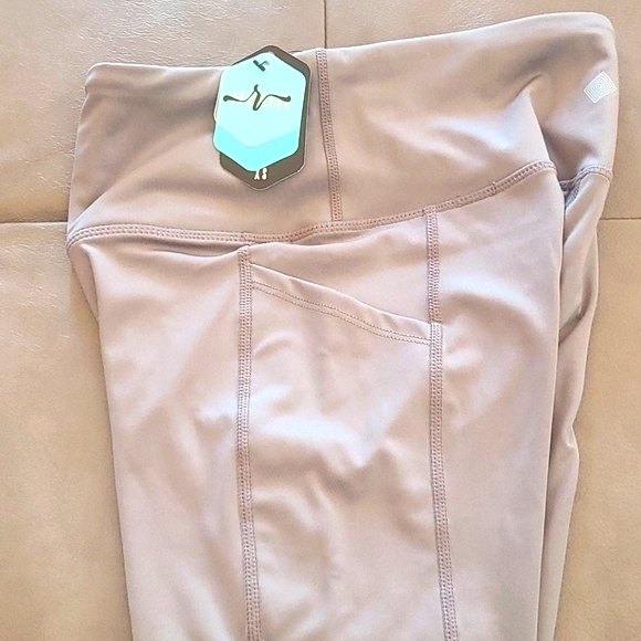 NWT LulaRoe Rise Fearless Crop Fitness Leggings XS - Picture 2 of 4